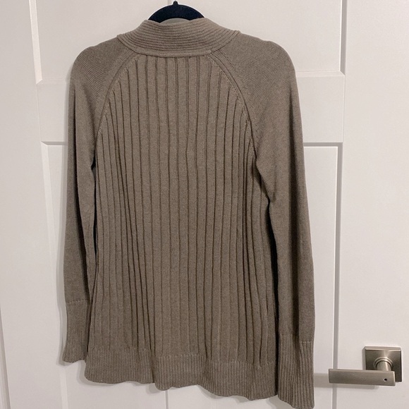 White House Black Market long sleeve ribbed tunic. Taupe color. Women’s M Petite - Picture 5 of 12